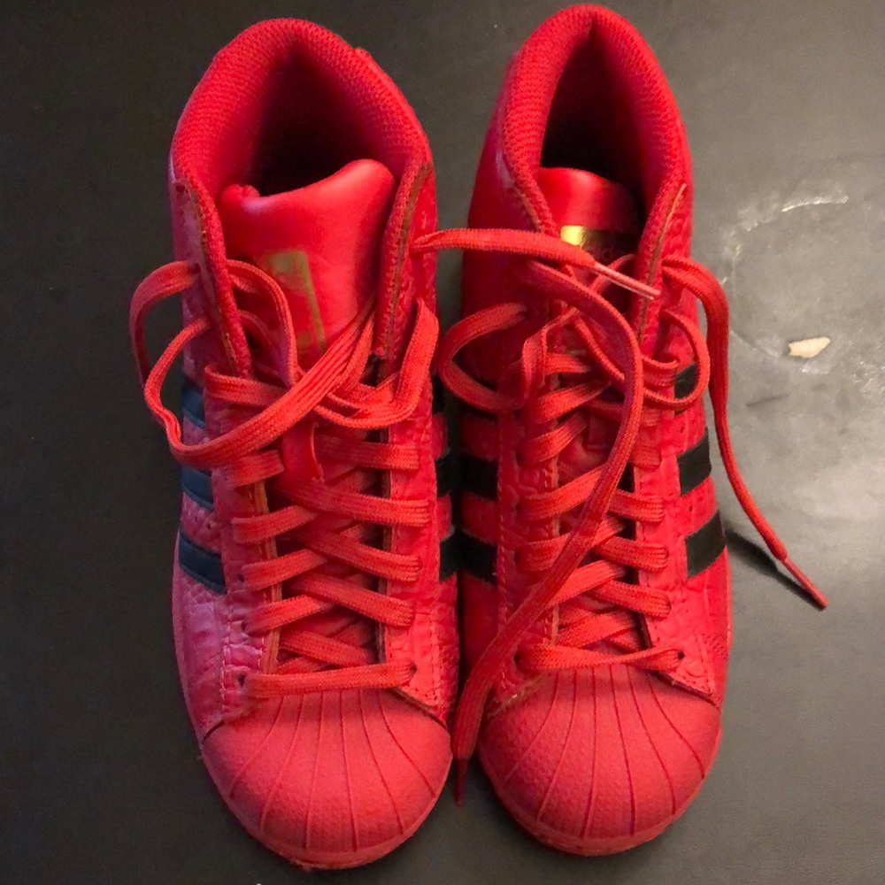 Preowned kids shell toe high top Adidas